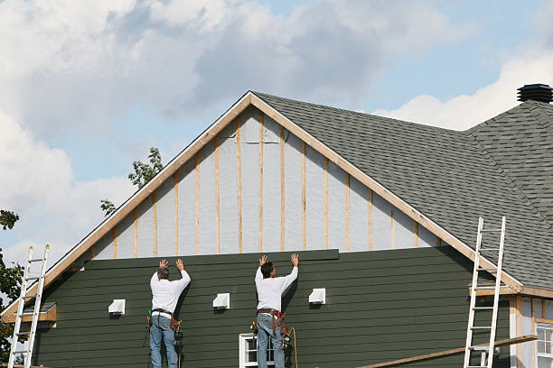 Professional Emergency Siding Repair technician working in Pleasantville, OH